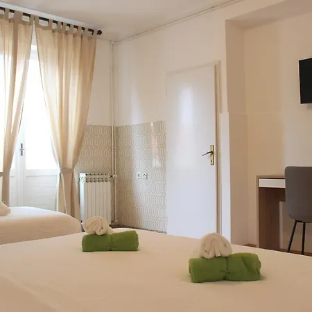 招待所 & Room's Anni