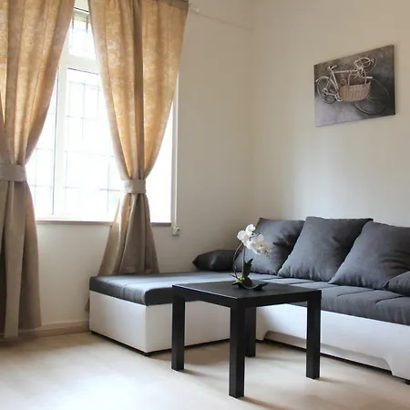 & Room's Anni 招待所 扎达尔