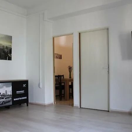 & Room's Anni 招待所 扎达尔