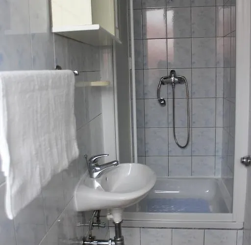 بيت ضيافة & Room's Anni زادار