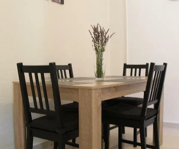 & Room's Anni بيت ضيافة زادار